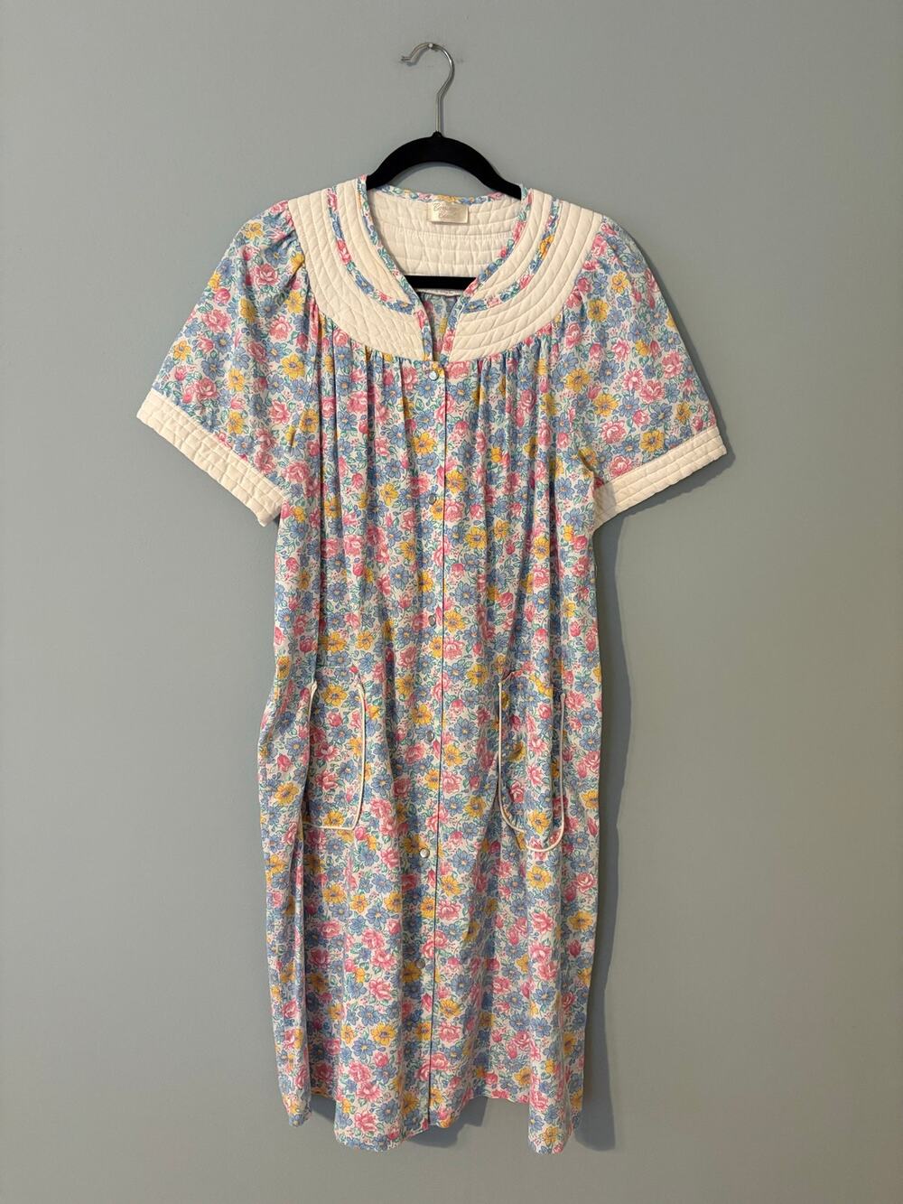 Vintage 60s Carriage Court housecoat, women’s size M/L